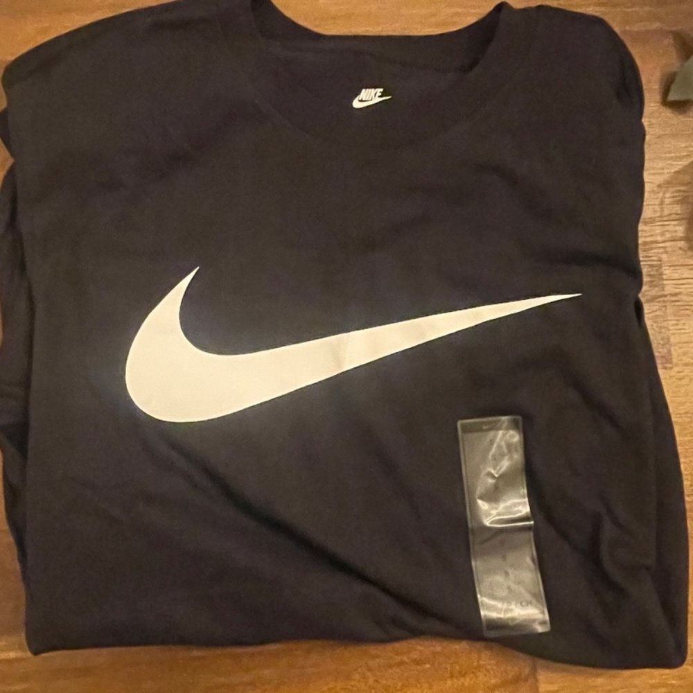 Black nike tee shirt